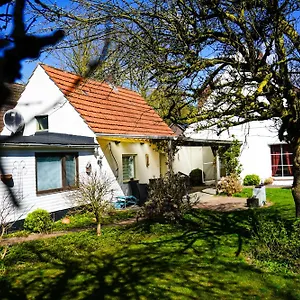 Gemuetliches Haus Mit Grossem Traumhaften Garten Ferienhaus Bremen