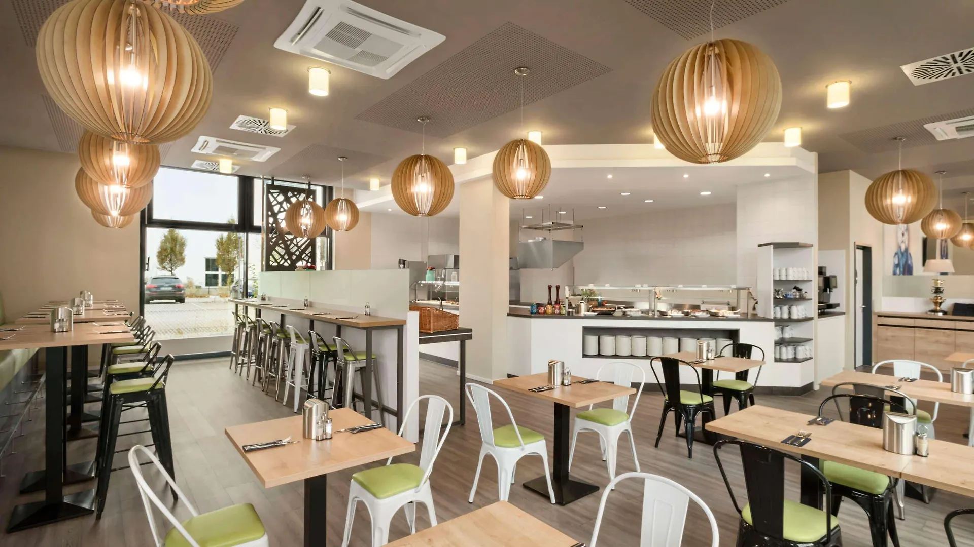 Super 8 By Wyndham Munich City West Hotel