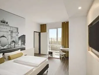 Hotel Super 8 By Wyndham Munich City West