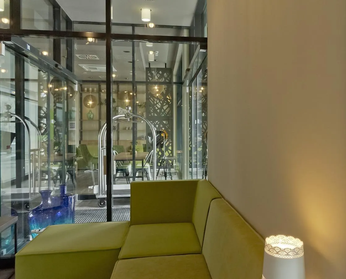 Hotel Super 8 By Wyndham Munich City West