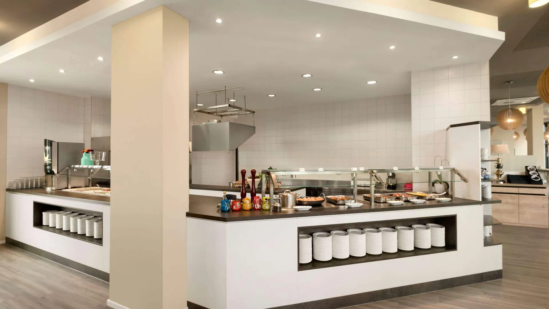 Super 8 By Wyndham Munich City West