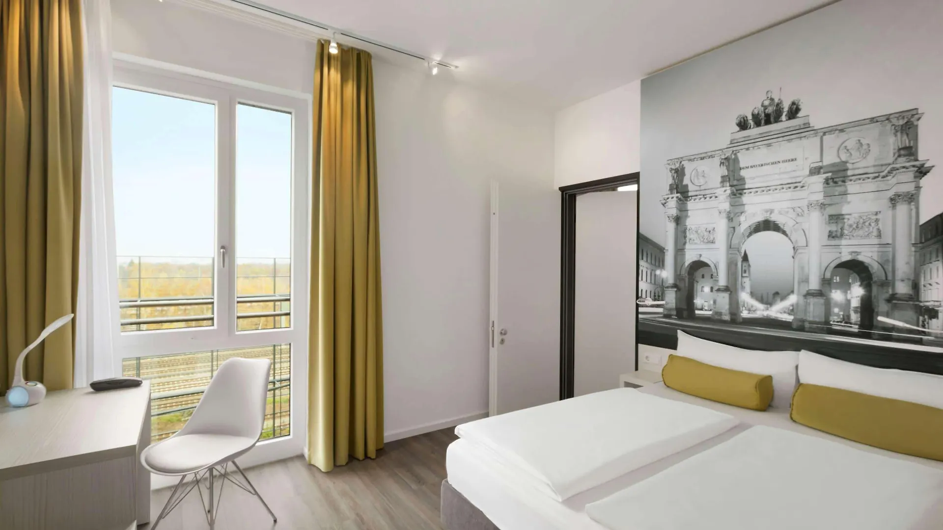 Hotel Super 8 By Wyndham Munich City West