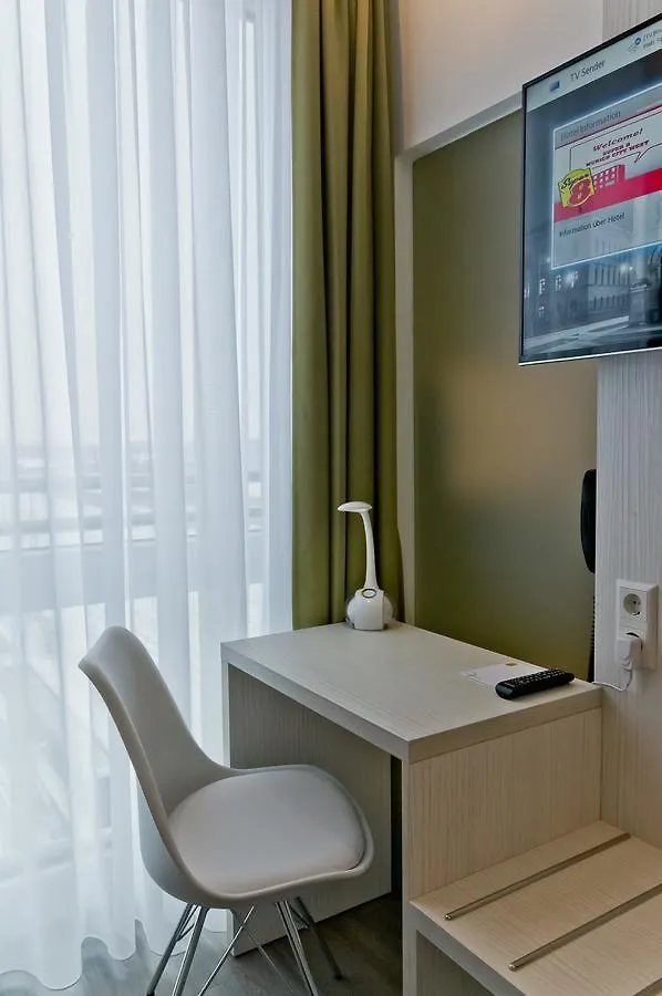 Super 8 By Wyndham Munich City West Hotel