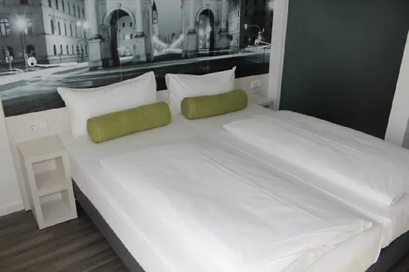 Super 8 By Wyndham Munich City West