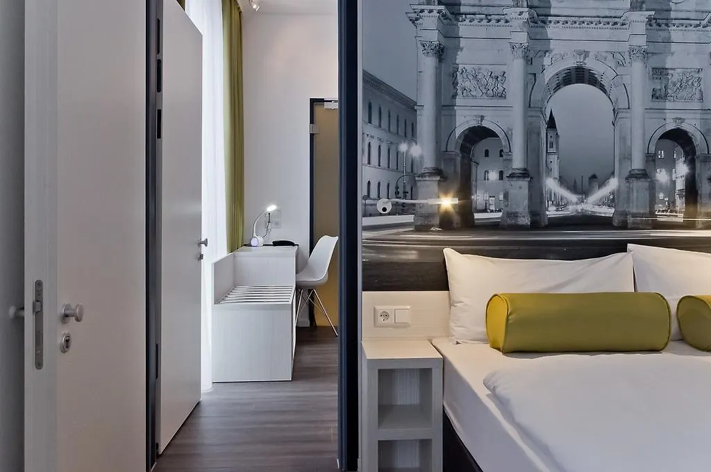 Hotel Super 8 By Wyndham Munich City West