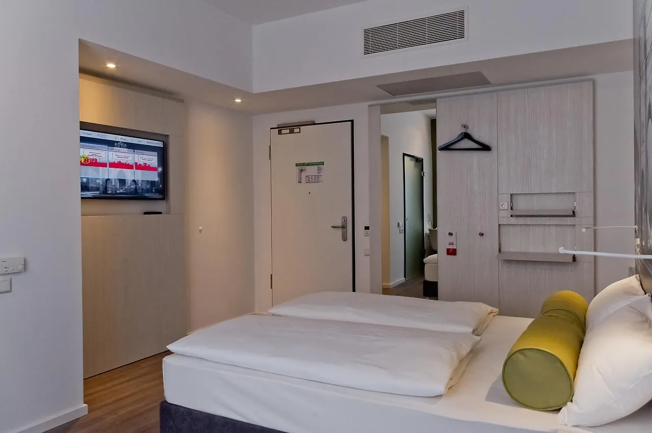 Super 8 By Wyndham Munich City West