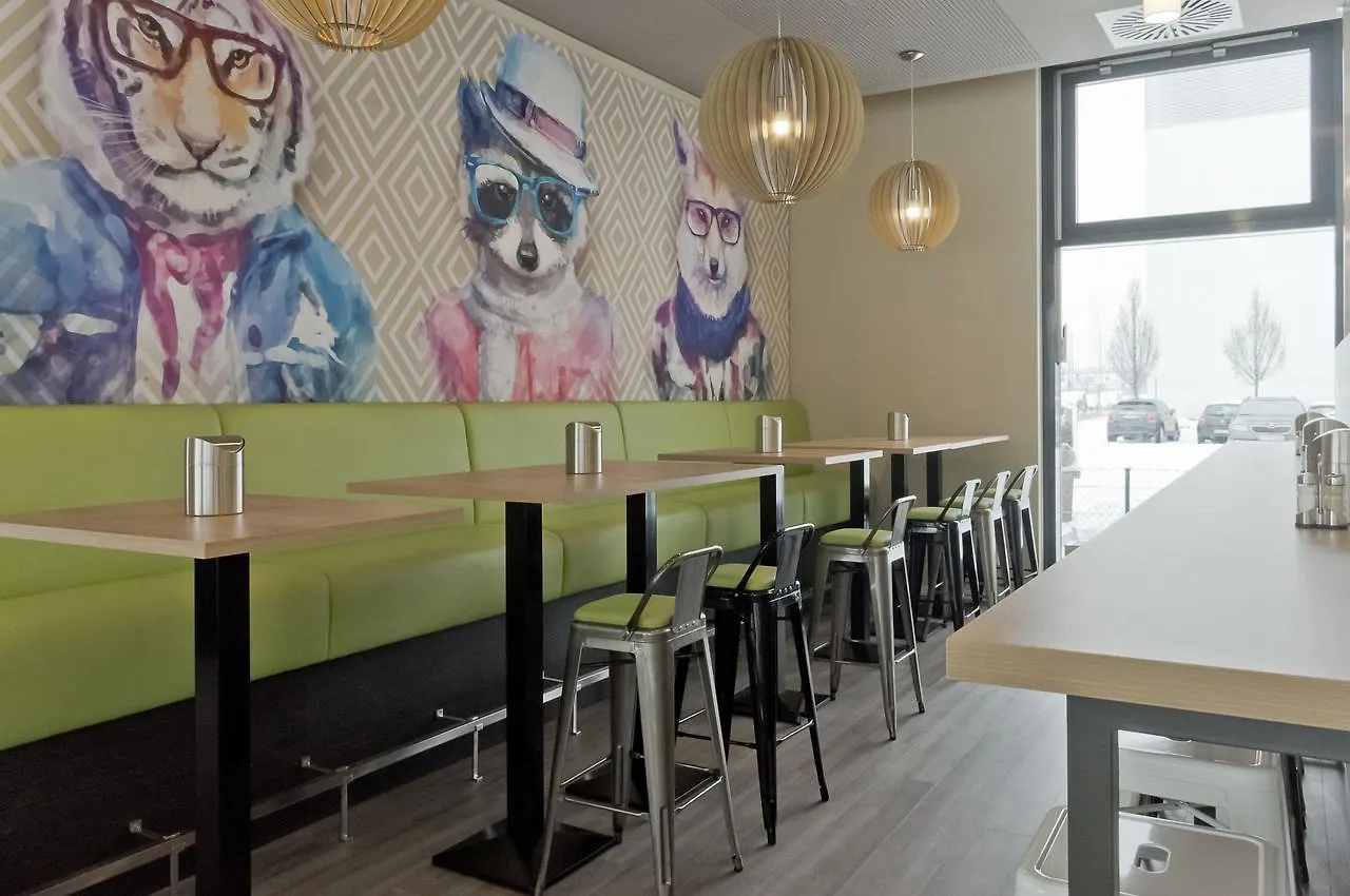 Super 8 By Wyndham Munich City West Hotel